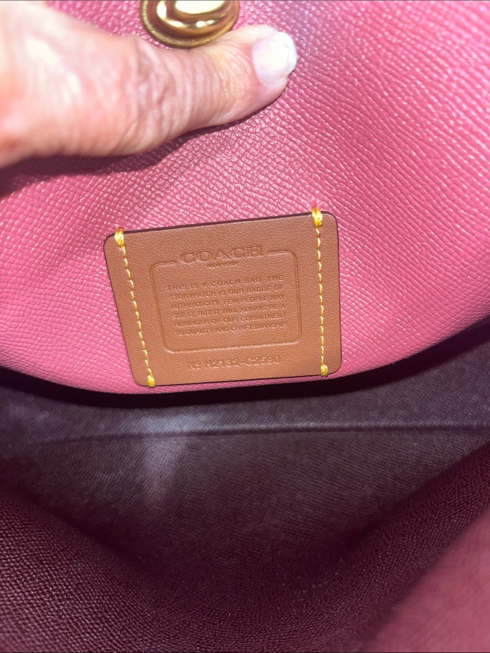 Coach Willow in candy pink and burgundy handbag/crossbody with turnlock. - Picture 5 of 5